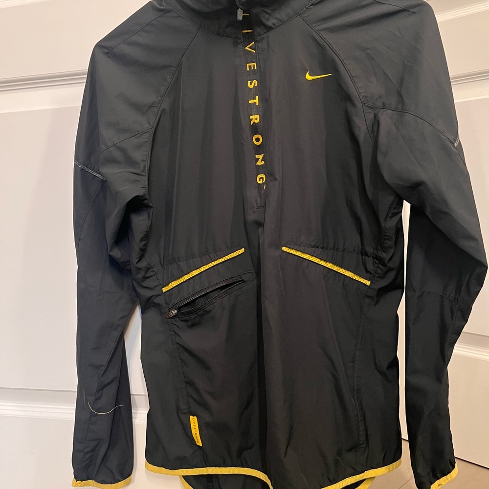 Nike Livestrong Women's 1/2 Zip Windbreaker Jacket Sz L Black Yellow Pullover
